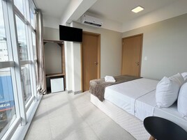 Quarto família | Escrivaninha, espaço de trabalho para notebook, Wi-Fi de cortesia