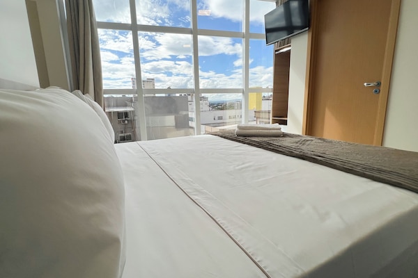 Family Room | Desk, laptop workspace, WiFi (free), bed sheets