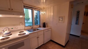 電子レンジ、オーブン、コンロ、食器洗い機