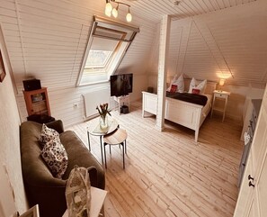 1 habitación, tabla de planchar con plancha y cuna de viaje 
