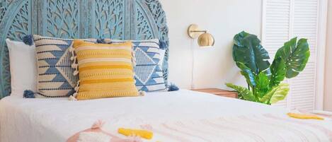 4 bedrooms, desk, iron/ironing board, travel cot