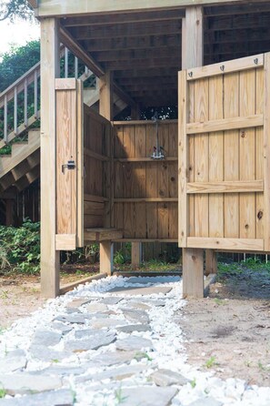 Property grounds - Walk to Everything! 7-Bed Beach Home w/ Amenities (Folly Beach)