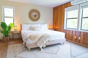 4 bedrooms, desk, iron/ironing board, travel cot