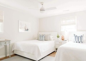 2 habitaciones, tabla de planchar con plancha, cuna de viaje y wifi 