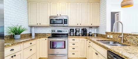冰箱、微波炉、烤箱、炉灶