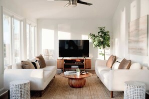 Fernseher, Kamin, Arbeitsbereiche