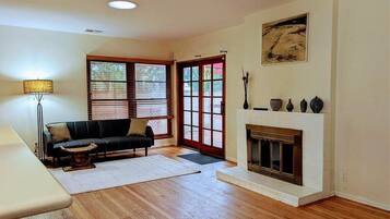 Basic Triple Room, Patio | Living area