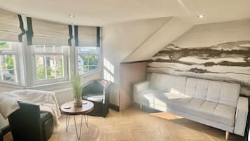 Luxury Townhome, Multiple Bedrooms, Shower Grab Bars, Non Smoking | Blackout drapes, iron/ironing board, free WiFi