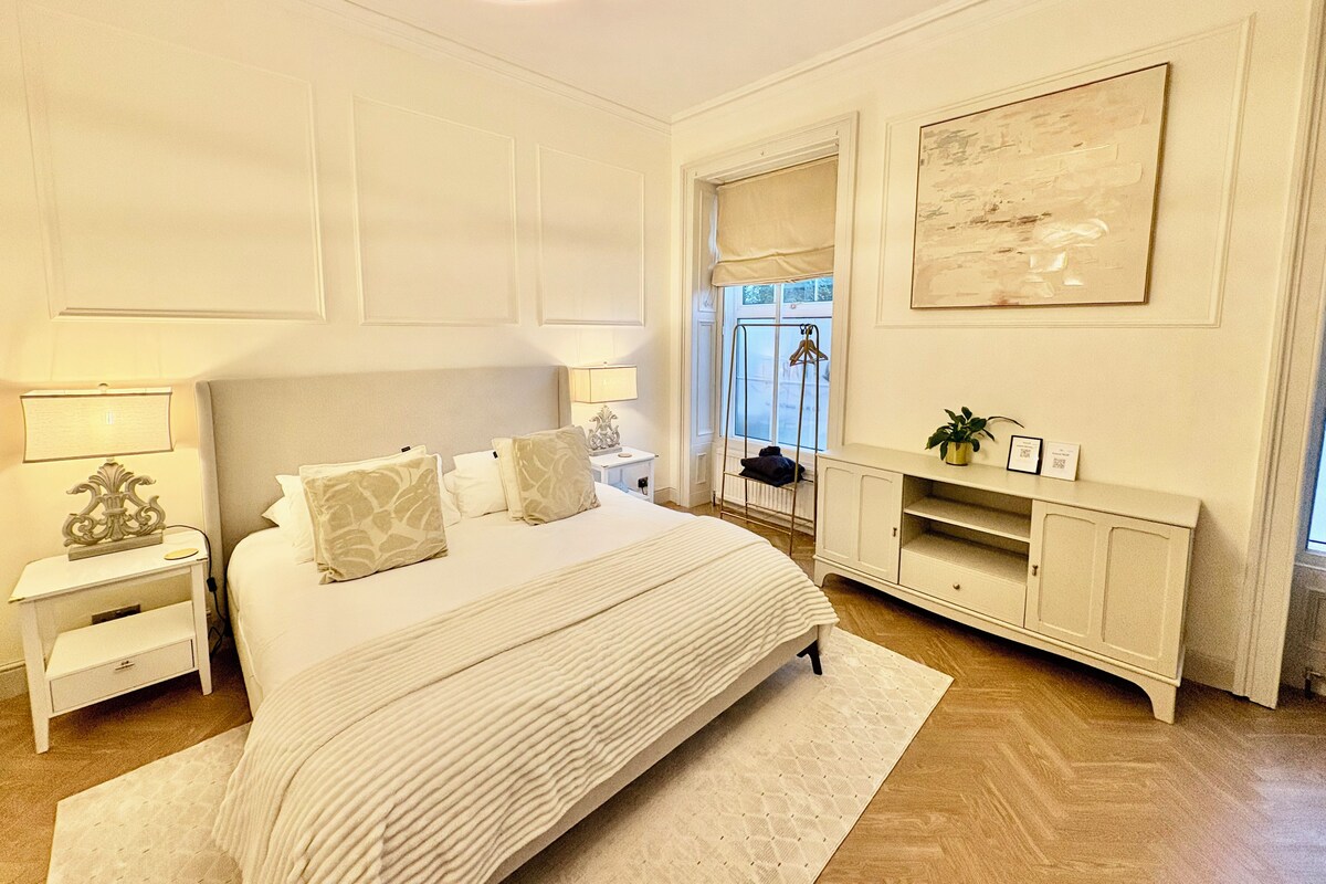 Townhouse – luksus, flere soverom, støttehåndtak i dusjen, ikke-røyk | Blendingsgardiner, strykejern/-brett, wi-fi (inkludert) og sengetøy
