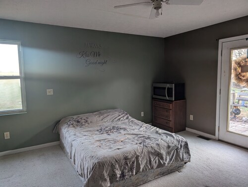 Suite with private entrance, bathroom and deck.
Short commute to Athens, Hartwel