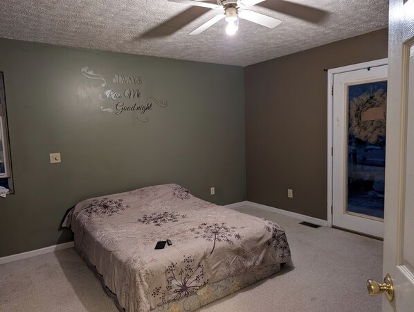 1 室のベッドルーム、WiFi (無料)、ベッドシーツ