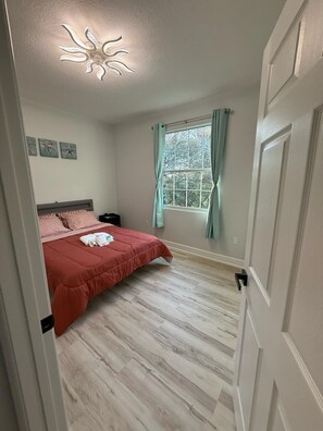 2 soveværelser, skrivebord, gratis Wi-Fi