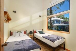 6 quartos, cofres nos quartos, Wi-Fi de cortesia, roupa de cama