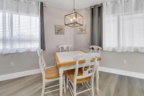 Appartamento, letti multipli (Crystal Village II 16B- Sunlit Shores) | Pasti
