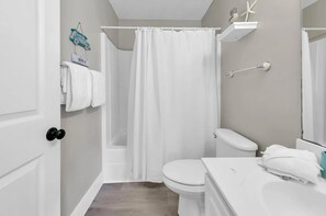 Appartamento, letti multipli (Crystal Village II 16B- Sunlit Shores) | Bagno