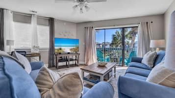 Appart'hÎtel, plusieurs lits (Crystal Village II 16B- Sunlit Shores) | Coin séjour