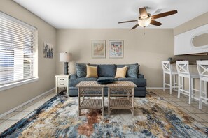 Condo, 1 King Bed with Sofa bed (Sandprints A1) | Living area