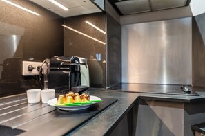 华丽三人房, 山景 | 私人厨房 | 迷你冰箱、茶具/咖啡用具、烤面包机、厨具/餐具