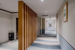 A corridor with a striped carpet, wooden panels, and framed pictures on the walls. - HomeInn Seleted Hotel (Shanghai Planetarium Dishui Lake Metro Station Branch) (Shanghai)