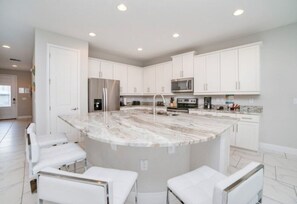 Microonde, forno, piano cottura, lavastoviglie