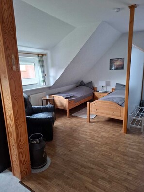 1 Schlafzimmer, Reisekinderbett, kostenloses WLAN, Bettwäsche