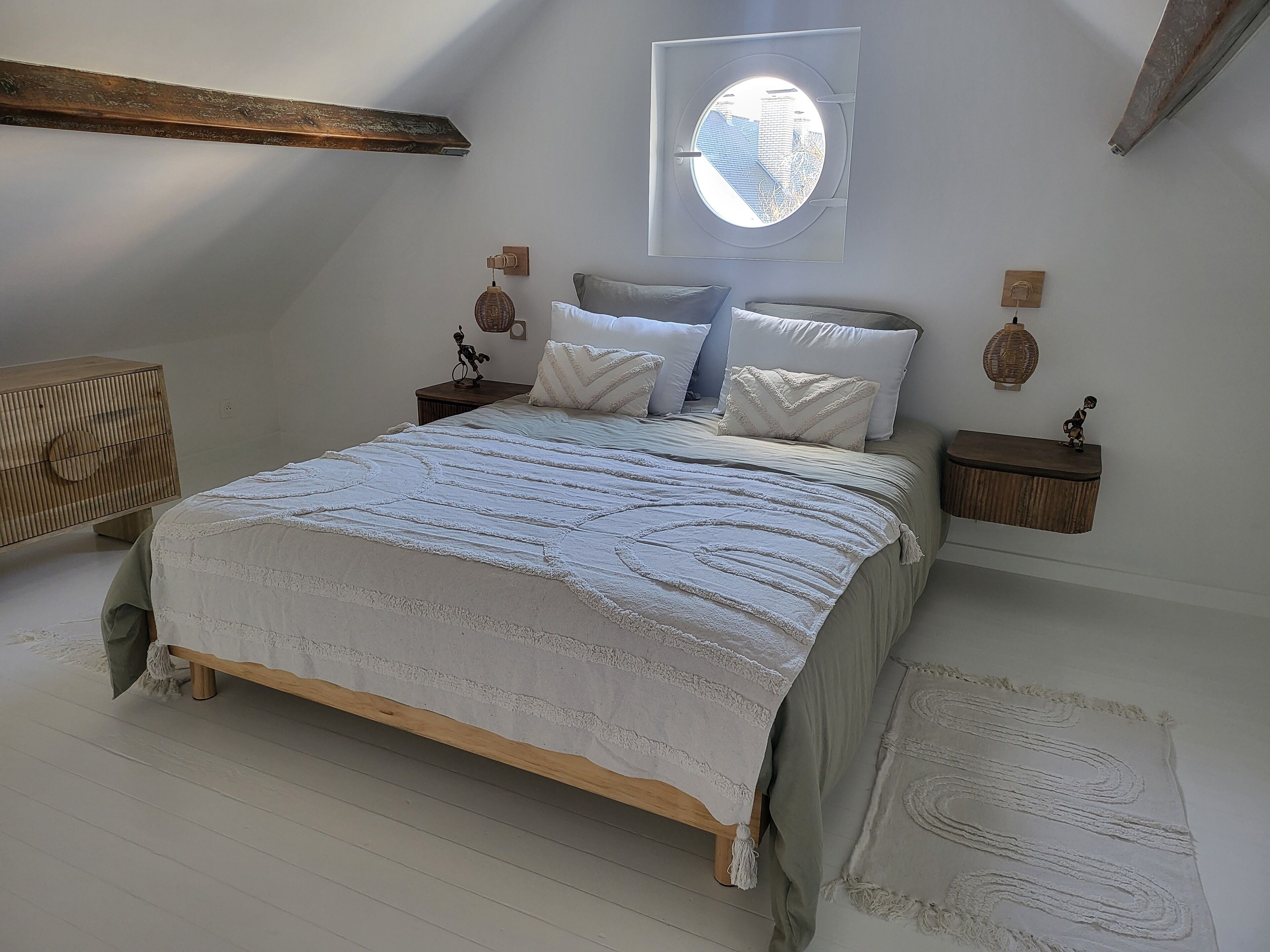 1 chambre, fer et planche à repasser, Wi-Fi gratuit, draps fournis