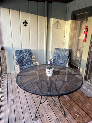 Outdoor dining - Waterfront Retreat - Cozy Condo with Balcony Views (Lake Ozark)