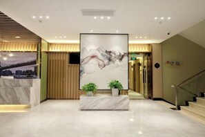 Lobby-lounge