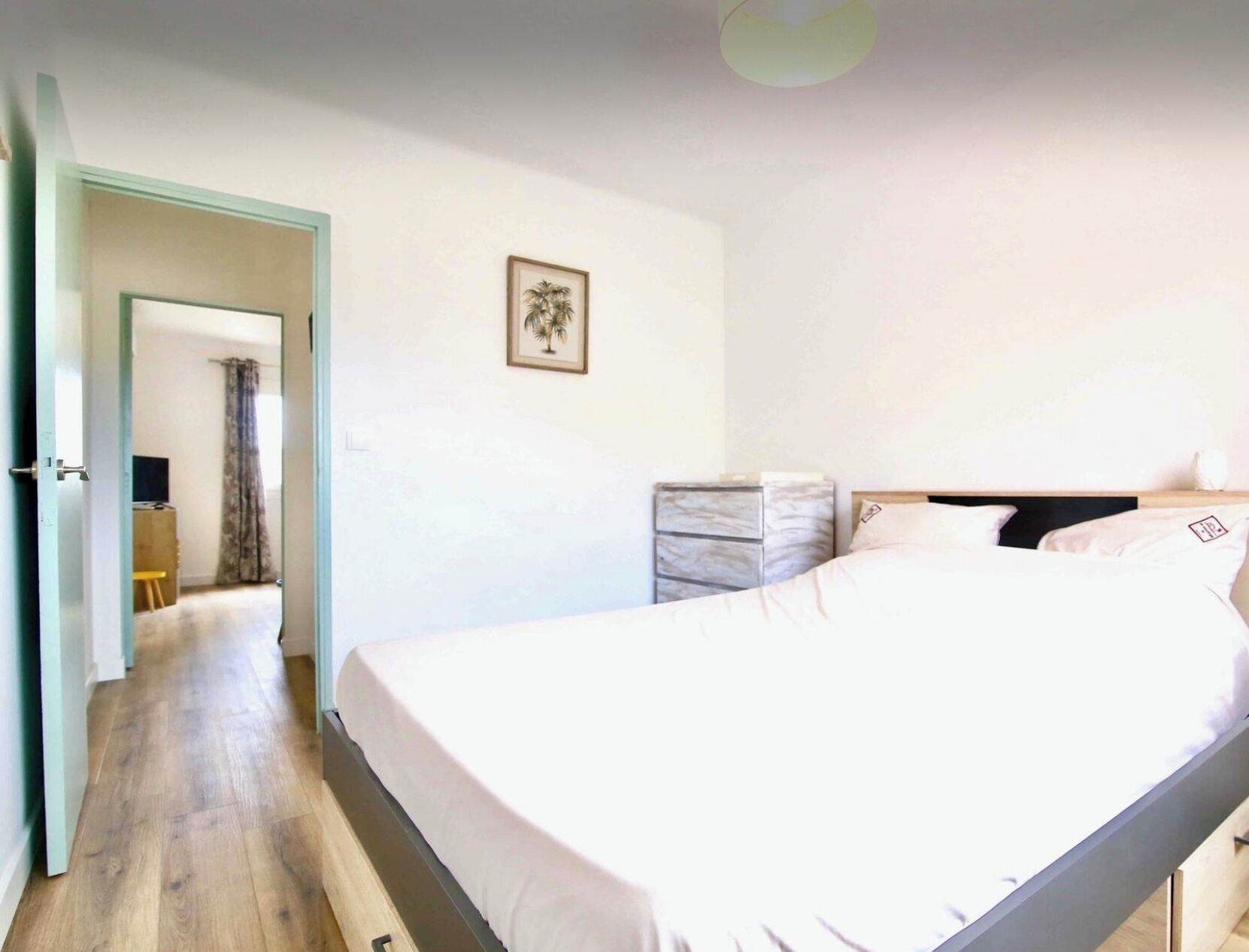 2 slaapkamers, een strijkplank/strijkijzer, wifi, beddengoed