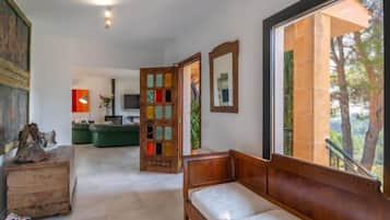 House, 5 Bedrooms, Terrace | Living area