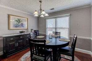Dining - Quiet, Comfortable, Charming, Safe, 2-bedroom house with WiFi, AC in Conyers (Conyers)