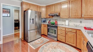ماكينة لصنع القهوة/الشاي، ميكروويف، فرن، موقد طهي مسطح
