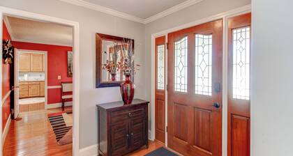 Quiet, Comfortable, Charming, Safe, 2-bedroom house with WiFi, AC in Conyers