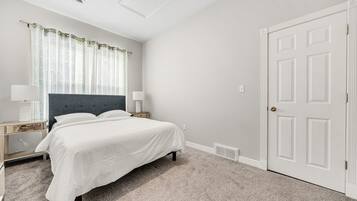 2 bedrooms, desk, iron/ironing board, free WiFi