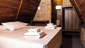 Superior Chalet, Bathtub Grab Bars