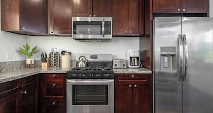 Sprawling Downtown Redlands Retreat Central to all Schools, Hospitals & Events