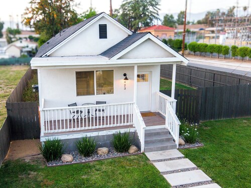 Sprawling Downtown Redlands Retreat Central to all Schools, Hospitals & Events