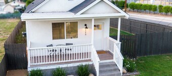 Sprawling Downtown Redlands Retreat Central to all Schools, Hospitals & Events