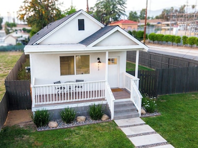 Sprawling Downtown Redlands Retreat Central to all Schools, Hospitals & Events