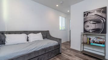 3 bedrooms, in-room safe, desk, iron/ironing board