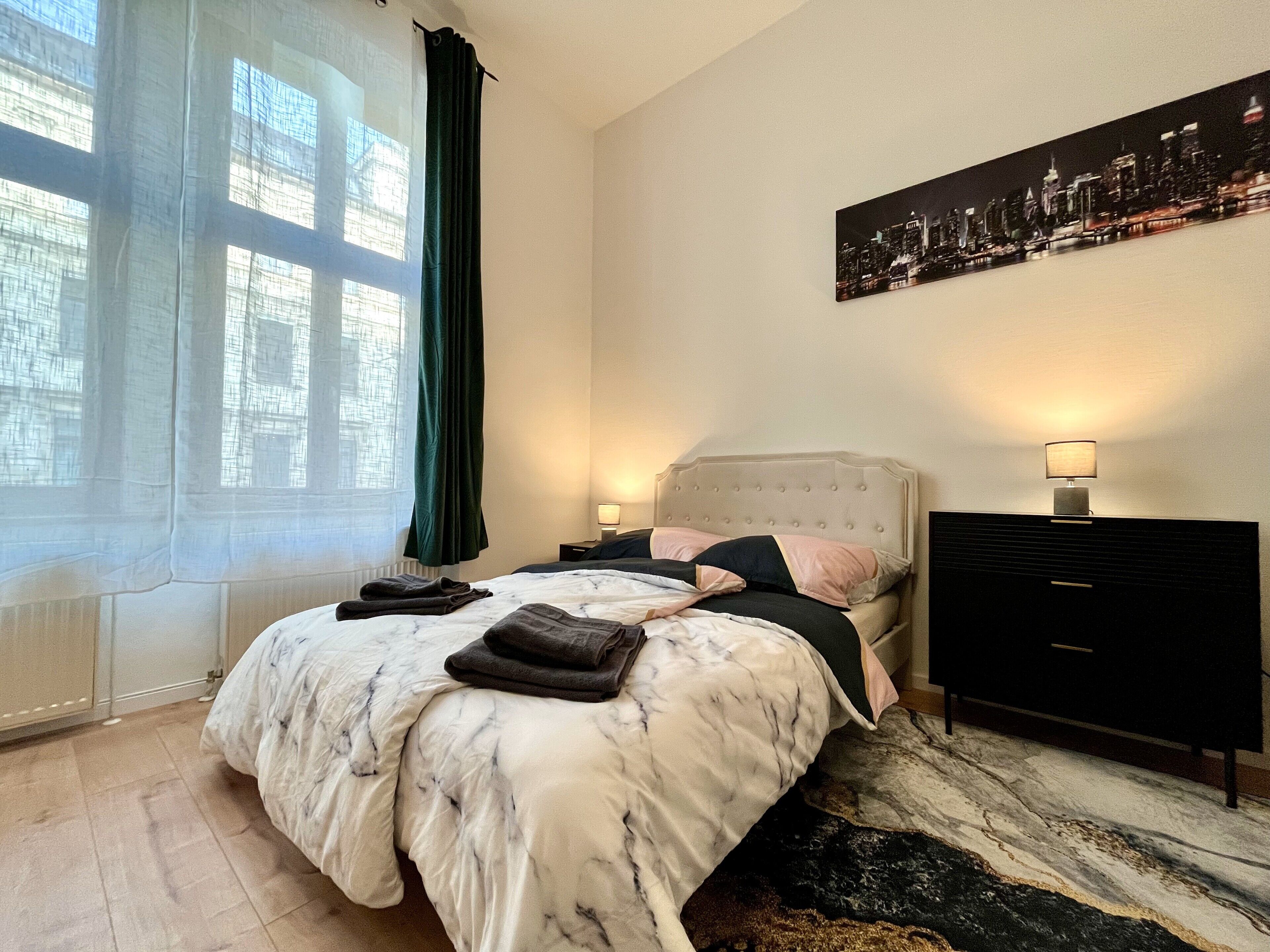 2 habitaciones, tabla de planchar con plancha, wifi y ropa de cama 