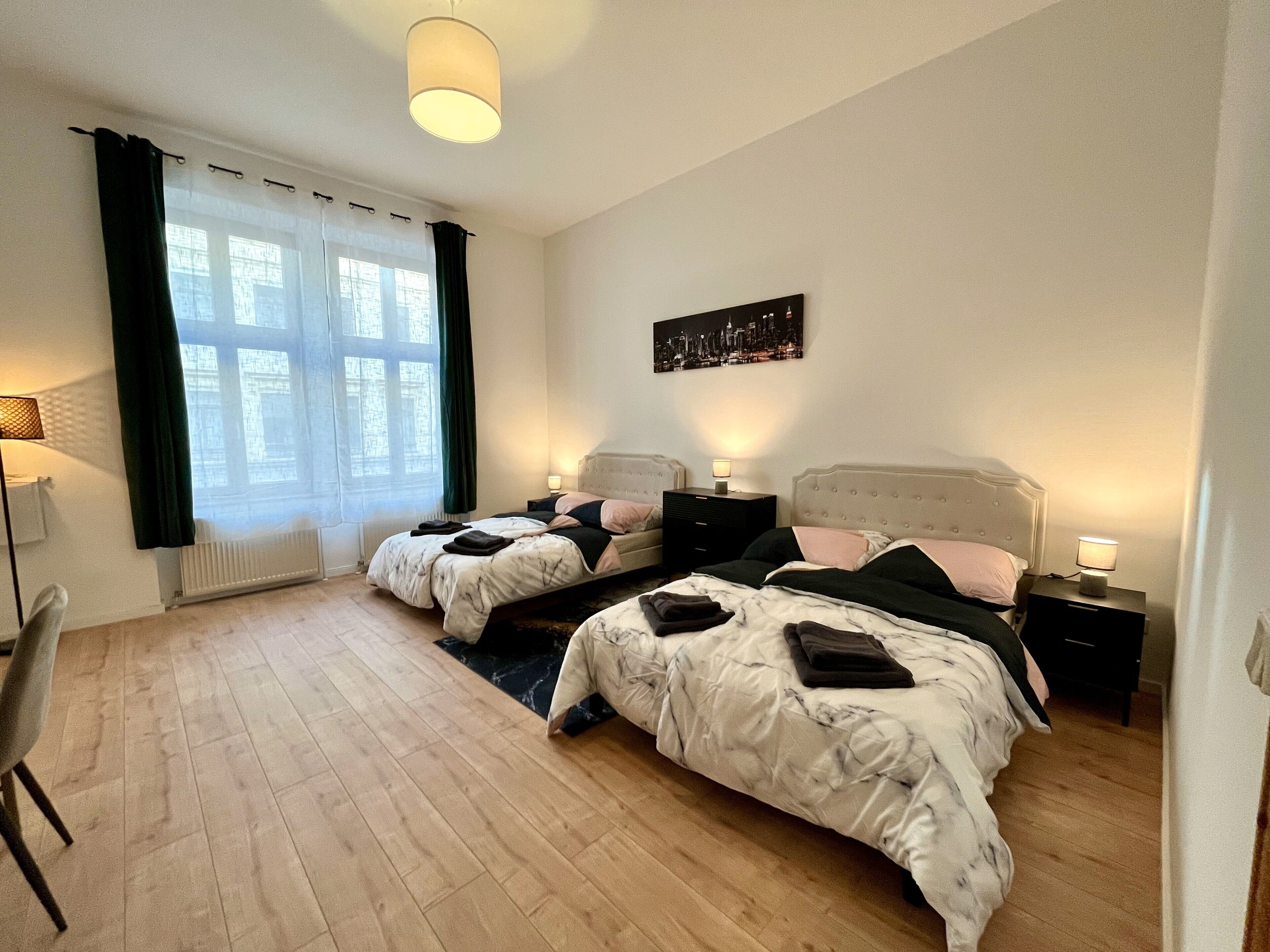 2 habitaciones, tabla de planchar con plancha, wifi y ropa de cama 