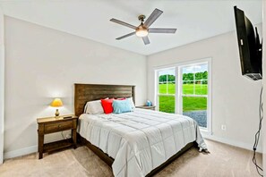 4 Schlafzimmer, Schreibtisch, Bügeleisen/Bügelbrett, Reisekinderbett