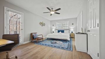 3 bedrooms, desk, iron/ironing board, free WiFi