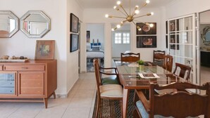 Vila, beberapa kamar, teras | Tempat makan