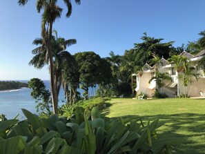 Property grounds - 70s-tastic charm in acres of lawns and gardens overlooking a stunning island (Portland Parish)