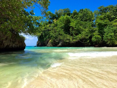 70s-tastic charm in acres of lawns and gardens overlooking a stunning island