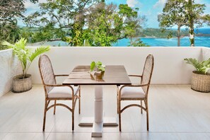Outdoor dining - 70s-tastic charm in acres of lawns and gardens overlooking a stunning island (Portland Parish)