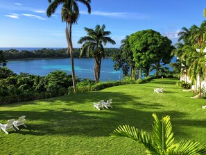 Property grounds - 70s-tastic charm in acres of lawns and gardens overlooking a stunning island (Portland Parish)