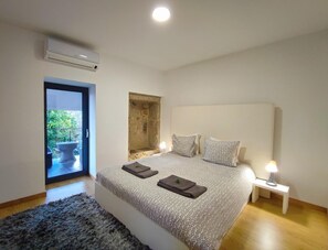 4 bedrooms, internet, bed sheets